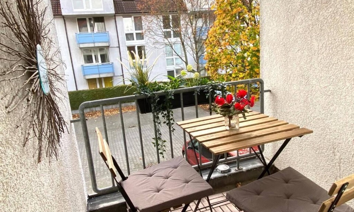 Limmer Apartment | 1 1/2 room apartment with balcony - 4 single beds - NETFLIX -WiFi- - parking lot