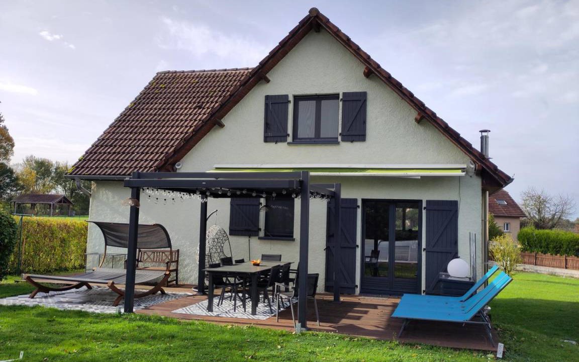 Villars-Saint-Georges House | 100 m² Gîte ∙ 4 bedrooms ∙ 9 guests