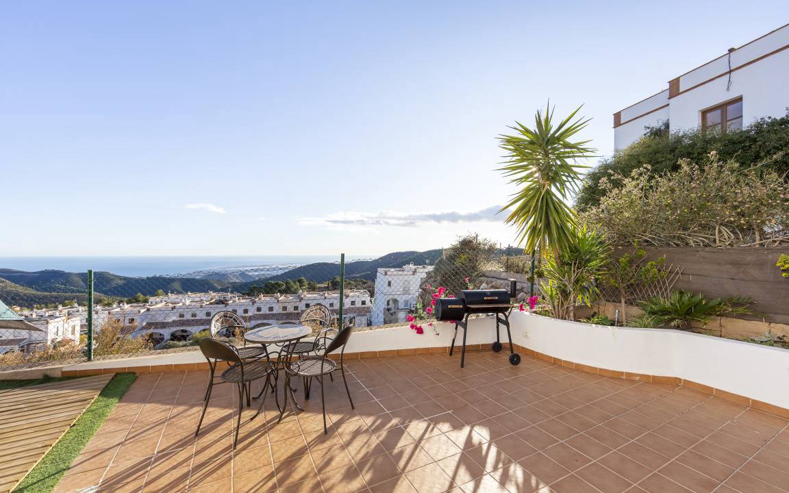 Enix House | 100 m² House ∙ 3 bedrooms ∙ 6 guests
