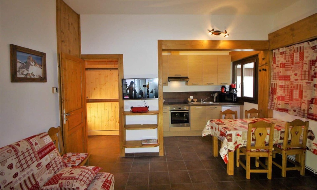 Les Almes Apartment | 100m from ski slopes, Ground floor, tv, ski locker, 40m², Tignes