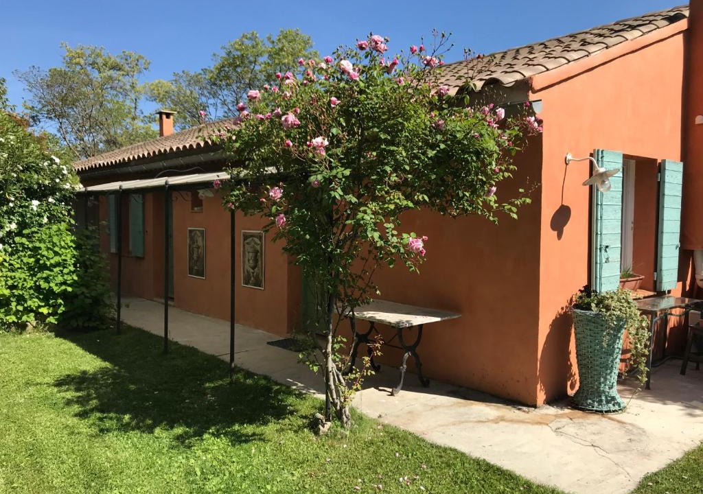 Le Puy-Sainte-Reparade Apartment | 15 MINS AIX-EN-PROVENCE ET LUBERON DANS DOMAINE DE CAMPAGNE PRIVE