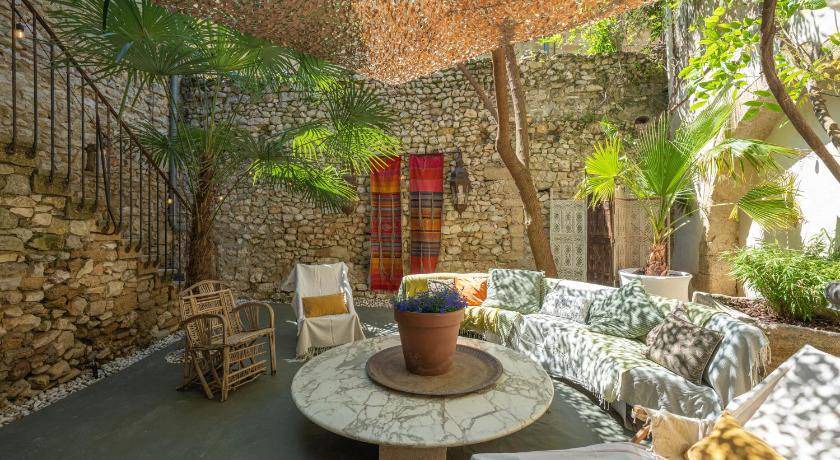 Collias House | 150 m² House ∙ 4 bedrooms ∙ 8 guests