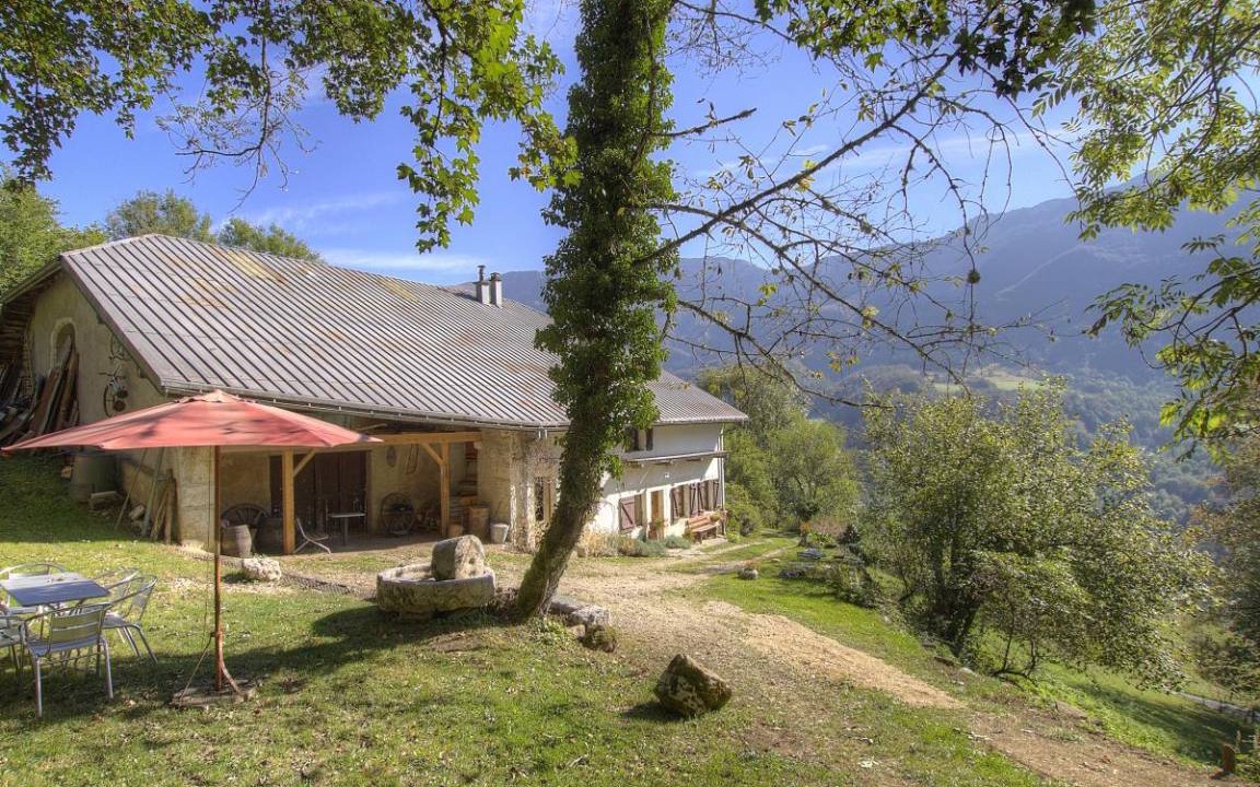 Chezery Forens House | 174 m² Gîte ∙ 4 bedrooms ∙ 8 guests