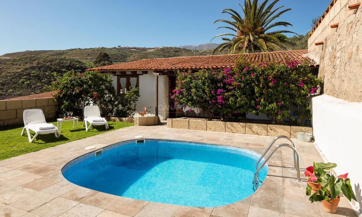 Arico el Nuevo Cottage | 18th Century Refurbished Getaway in Arico Nuevo with Pool and Ocean Vi