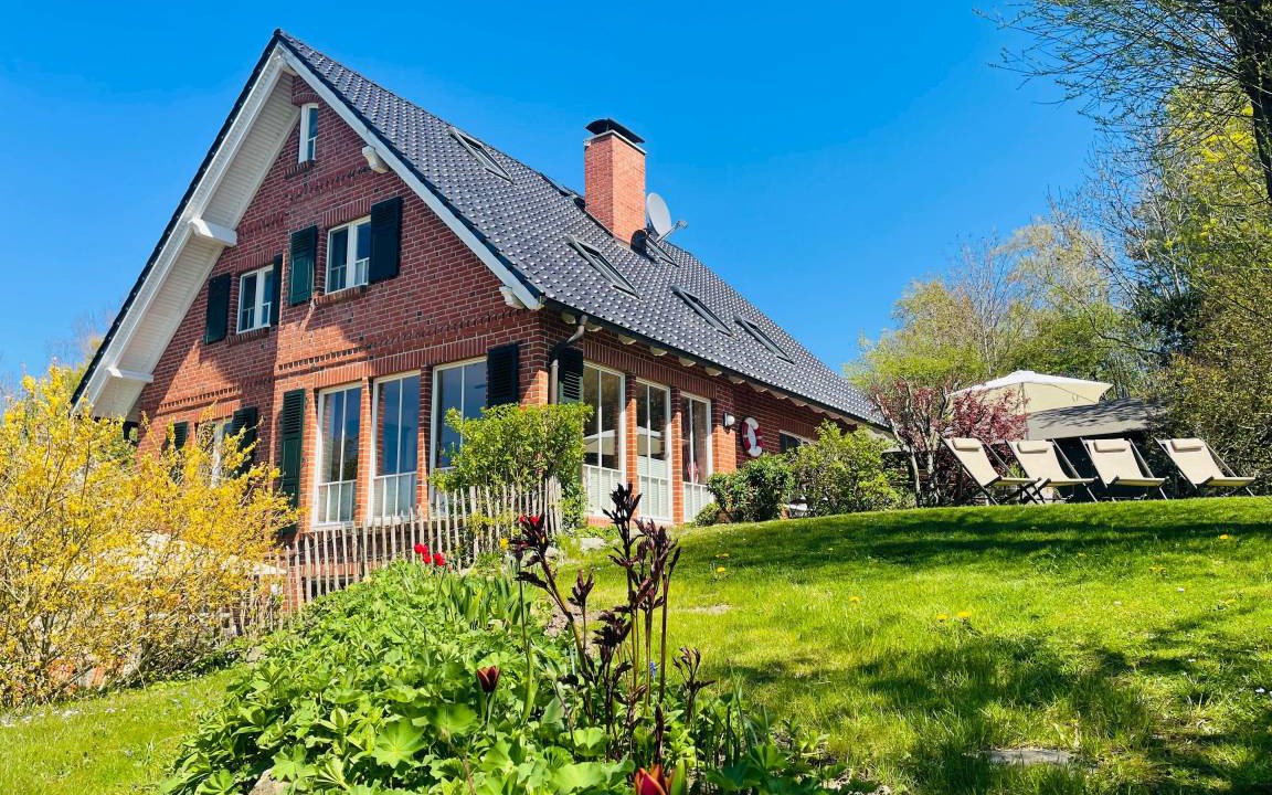 Glowe House | 190 m² House ∙ 7 bedrooms ∙ 13 guests