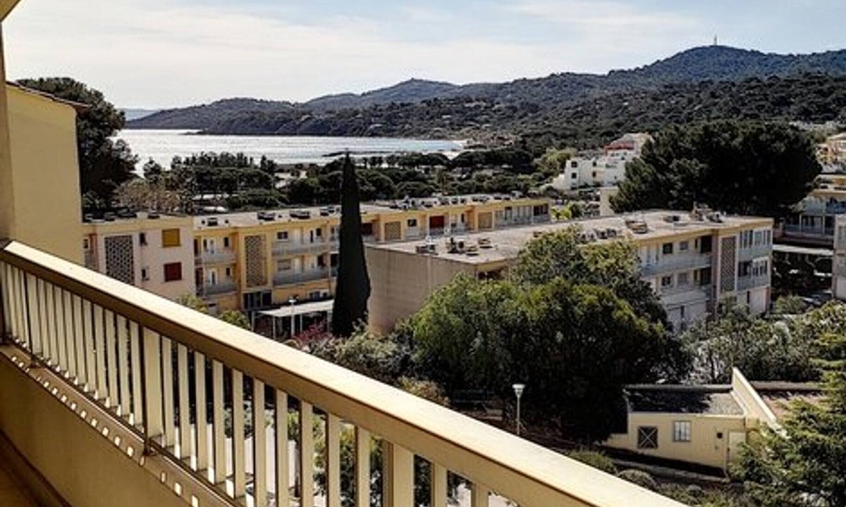 La Faviere Apartment | 1BR 5 guests with parking in La Favière, Bormes-les-Mimosas