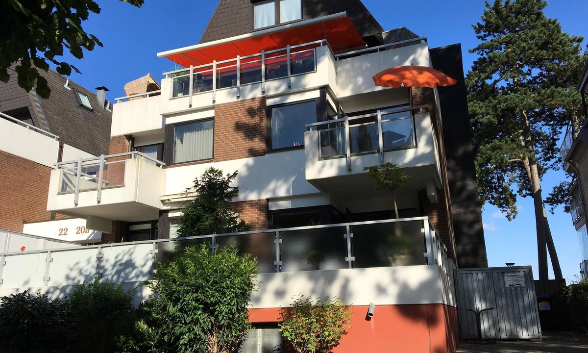 Alt-Travemunde/Ronnau Apartment | 1st beach row Kaiserallee incl. WLAN, 2 bicycles, beach chair package possible