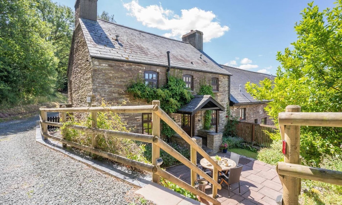 Brecon Cottage | 2 Bed in Cantref (oc-t32629)