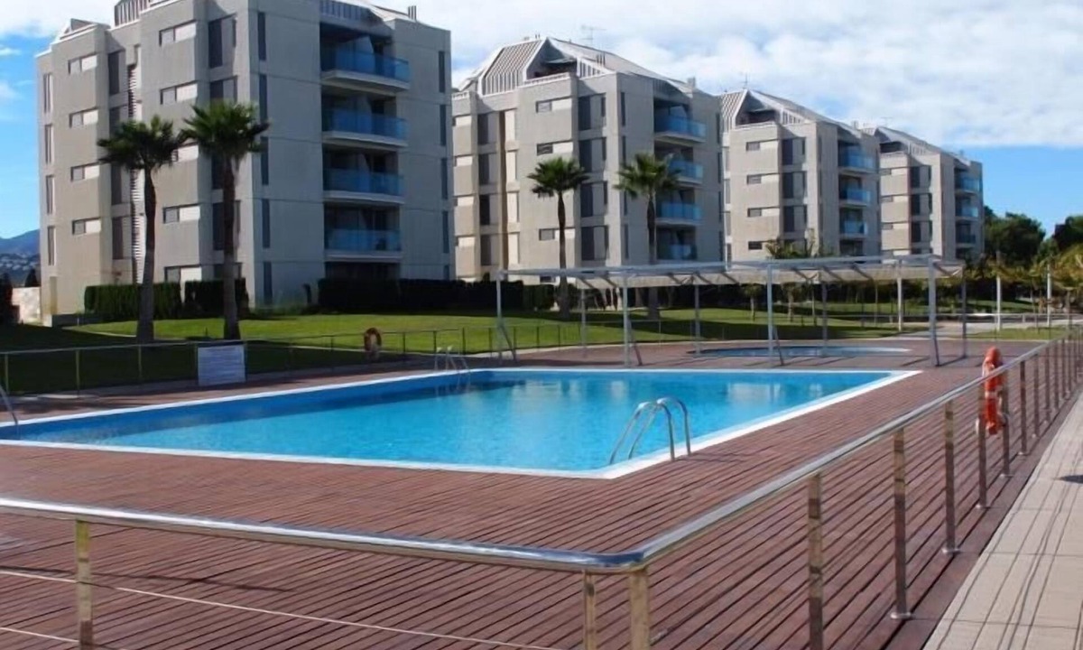 Les Deveses Apartment | 2 bedroom apartment for 5 people with pool and paddle.