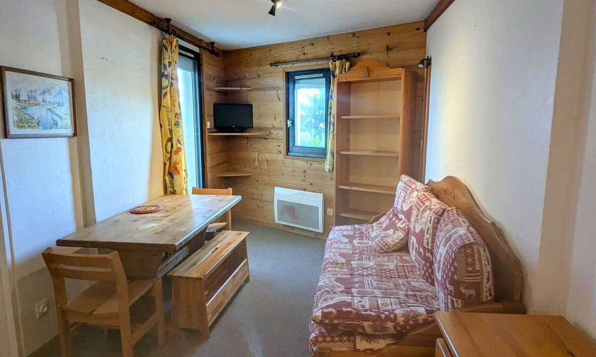 Prapoutel Apartment | 2-room apartment at the foot of the slopes with balcony, equipped kitchen, and service options