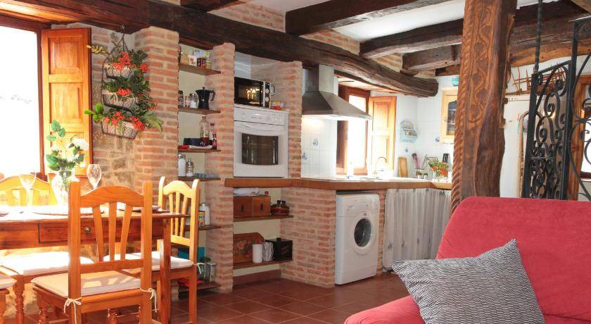 Valderrueda Ski Chalet | 200 m² Chalet ∙ 2 bedrooms ∙ 4 guests