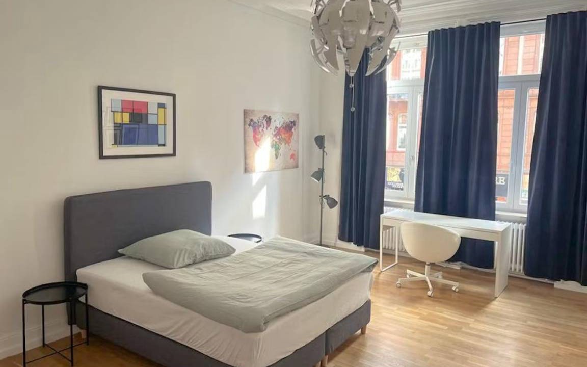Bahnhofsviertel Apartment | 220 m² Apartment ∙ 6 bedrooms ∙ 12 guests
