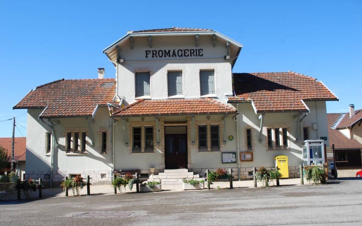 Cormaranche-en-Bugey House | 227 m² Gîte ∙ 7 bedrooms ∙ 15 guests