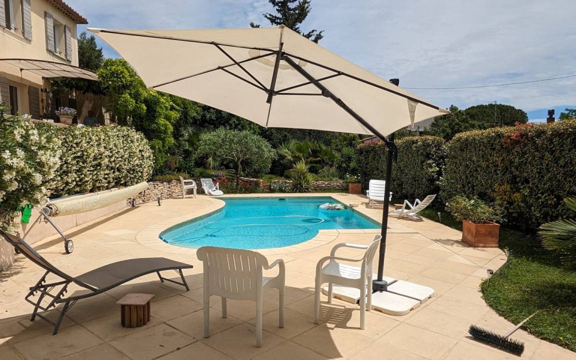 Villeneuve-les-Avignon House | 230 m² House ∙ 5 bedrooms ∙ 10 guests