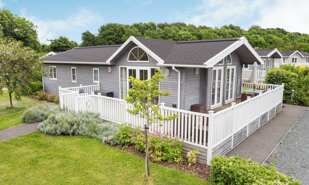 Willington Cottage | 3 bedroom accommodation in Mercia Marina, Willington