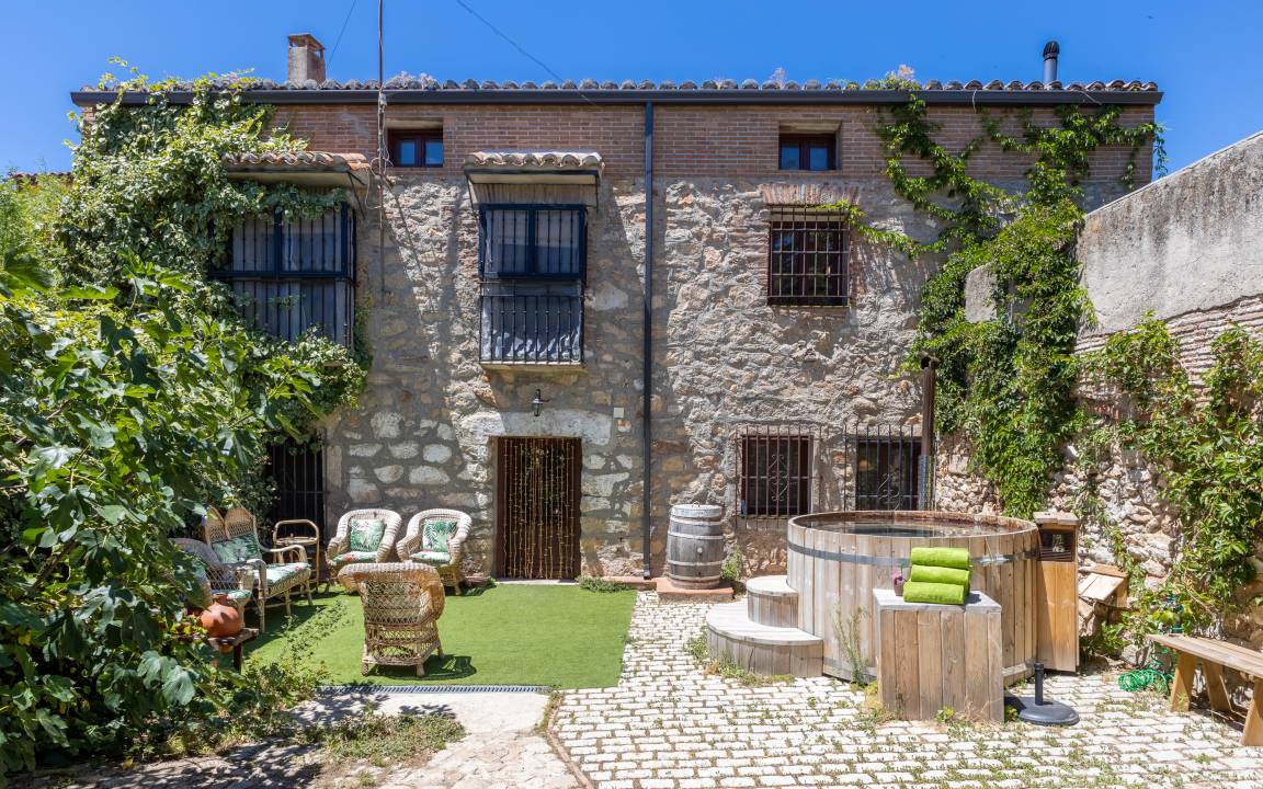 Cadalso de los Vidrios House | 300 m² House ∙ 5 bedrooms ∙ 10 guests