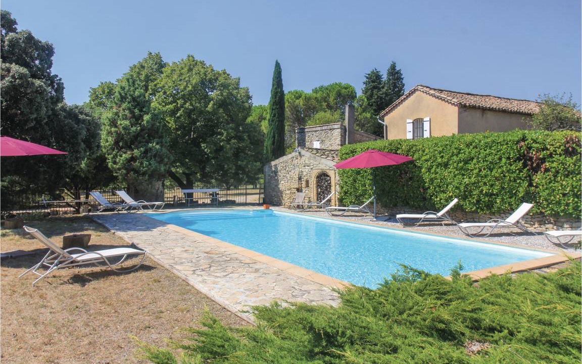 Mondragon House | 350 m² House ∙ 6 bedrooms ∙ 10 guests