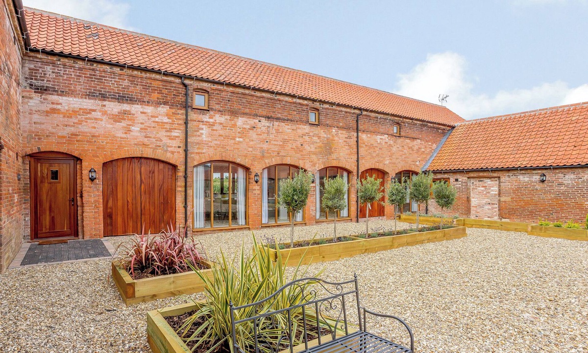 Newark Cottage | 4 bedroom accommodation in East Stoke, near Newark