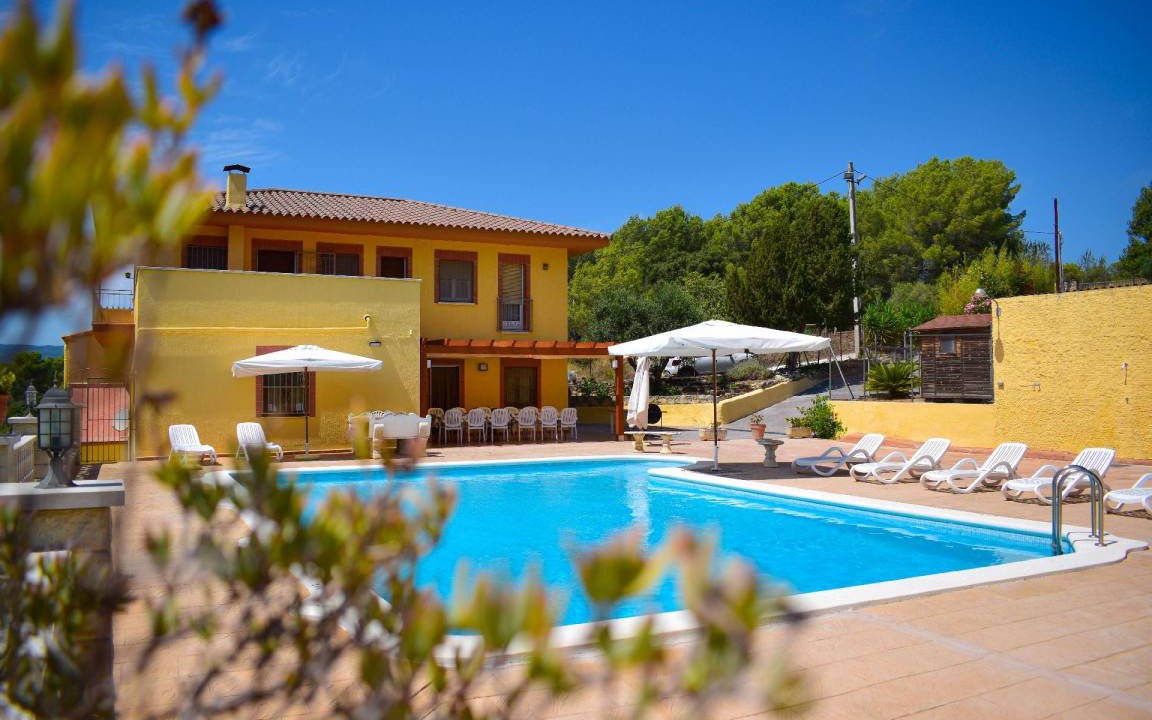 Castellet i la Gornal House | 400 m² House ∙ 7 bedrooms ∙ 17 guests