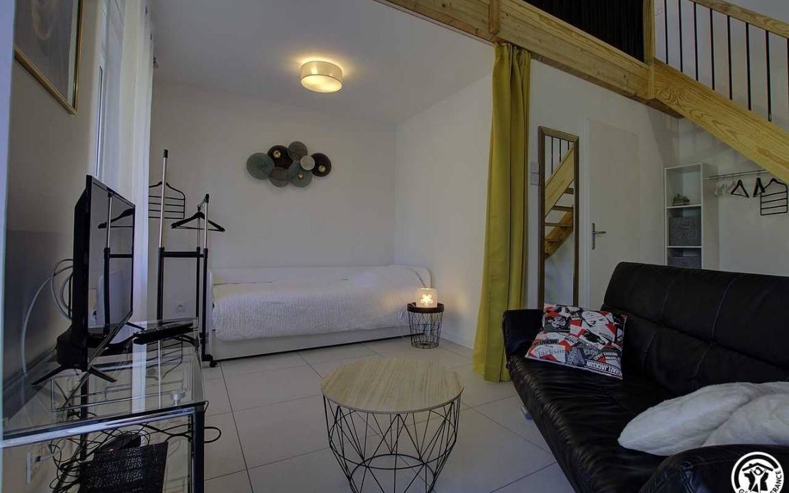 Beynost House | 44 m² Gîte ∙ 1 bedroom ∙ 5 guests