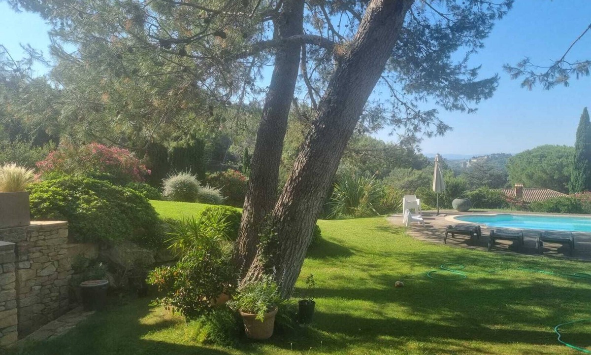 Villeneuve-les-Avignon Villa | 5 Minutes From Avignon, Villa + Pool Panoramic View of Palais des Papes