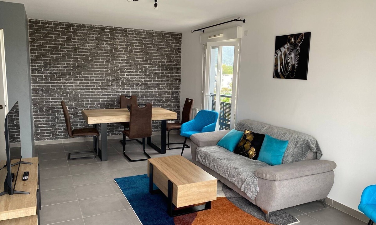 Saint-Genis-Pouilly Apartment | Accommodation near CERN, Switzerland and airport with private parking