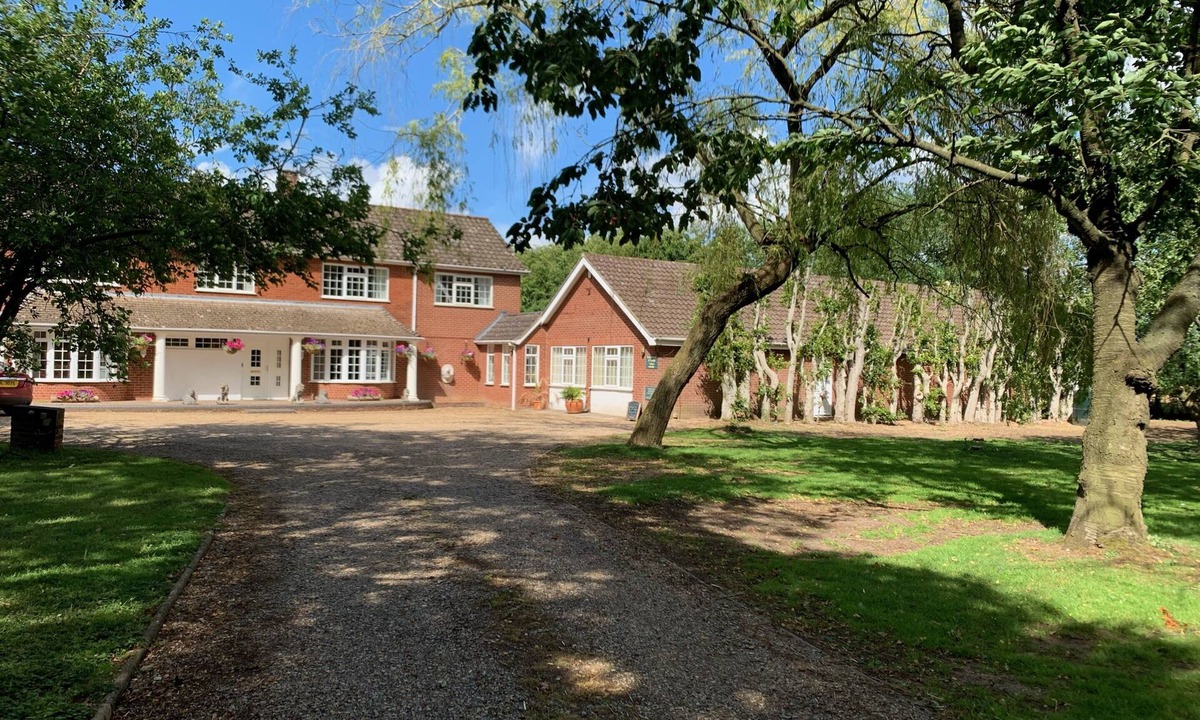 Great Ellingham Bed & Breakfast | Aldercarr Hall