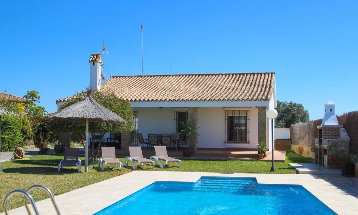 Conil de la Frontera House | Andalusian Style, Large Pool, Terrace with Pool View, Fireplace - Casa Herera -