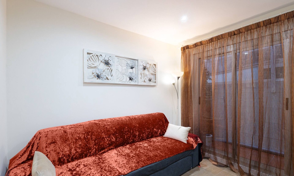 El Coll Apartment | Apartment "Bonito Piso Cerca de Park Guell" with Wi-Fi & A/C