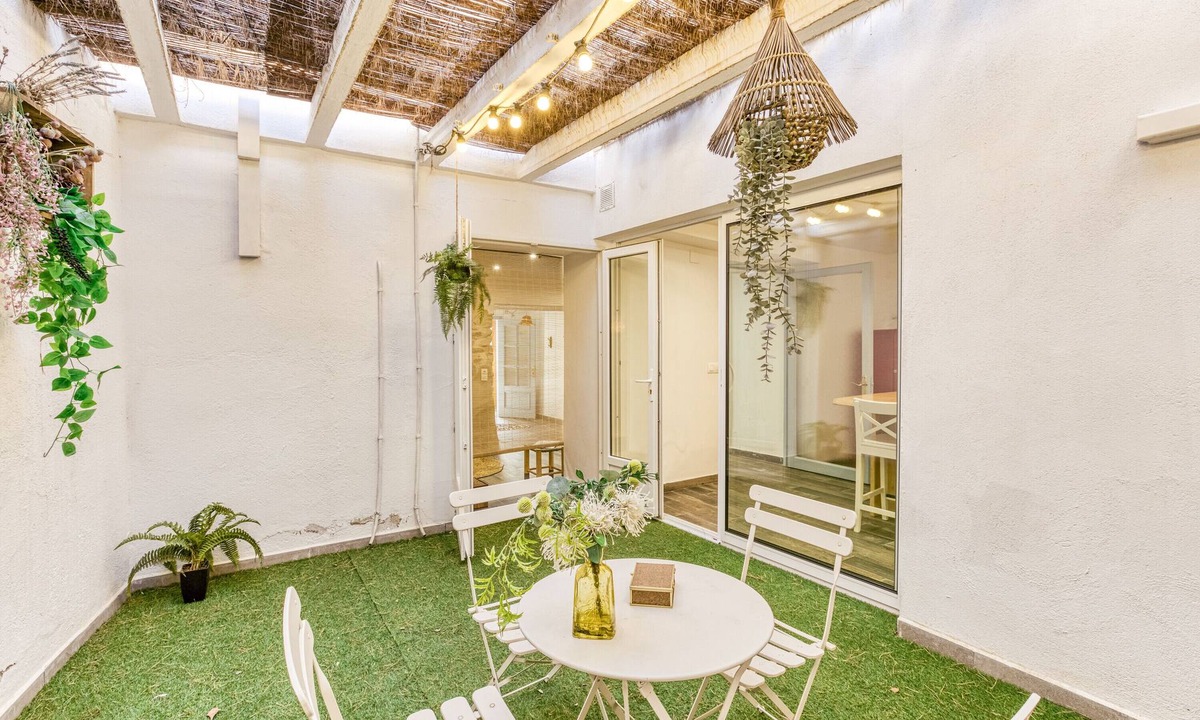 Llanca Apartment | Apartment 'Ca La Maca' with Wi-Fi and Air Conditioning