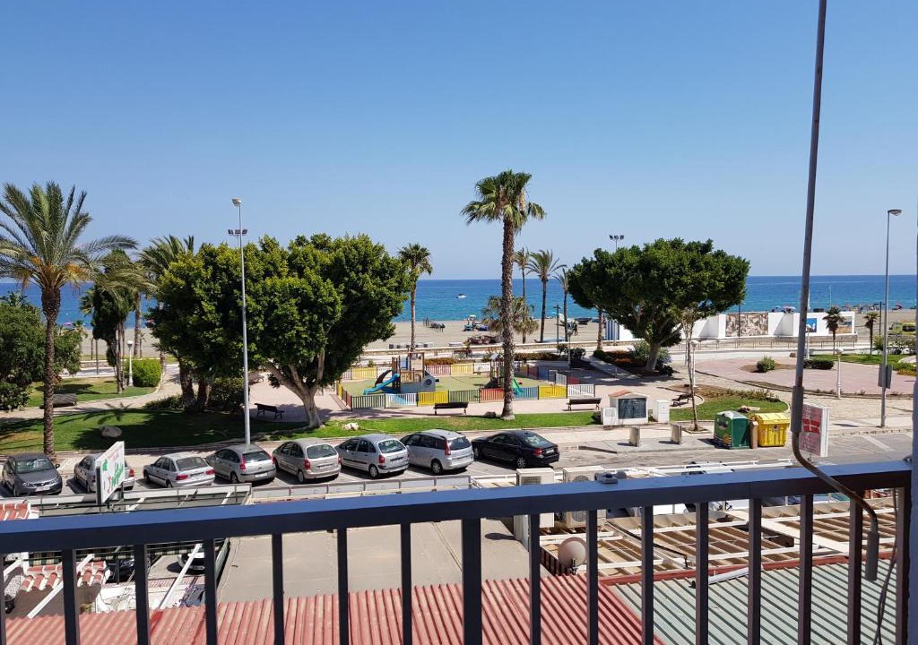 Torre del Mar Apartment | Apartment Deluxe in Beachfront