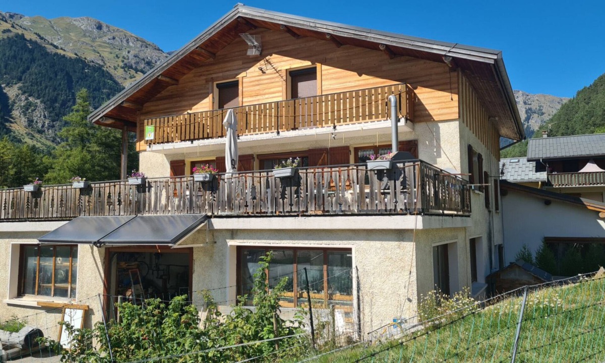 Termignon Apartment | Apartment 'Gîte Le Cembro for 6 People' with Mountain View, Private Terrace and Wi-Fi