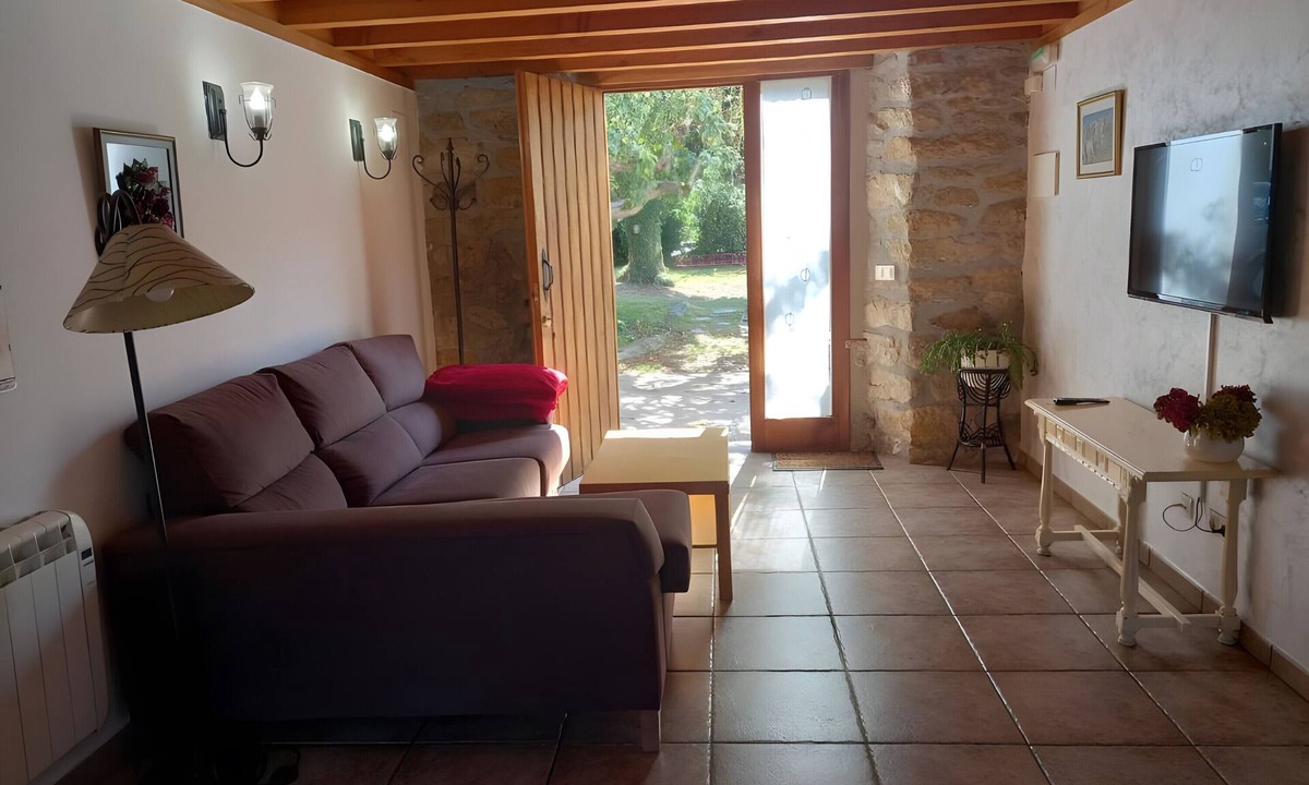 Alsasua Apartment | Apartment in Alsasua with Shared Pool, Wi-Fi and Air Conditioning