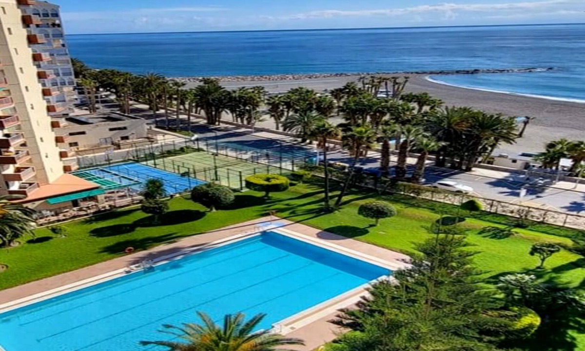 Almunecar Apartment | Apartment "Las góndolas playa" with sea views, shared pool and Wi-Fi