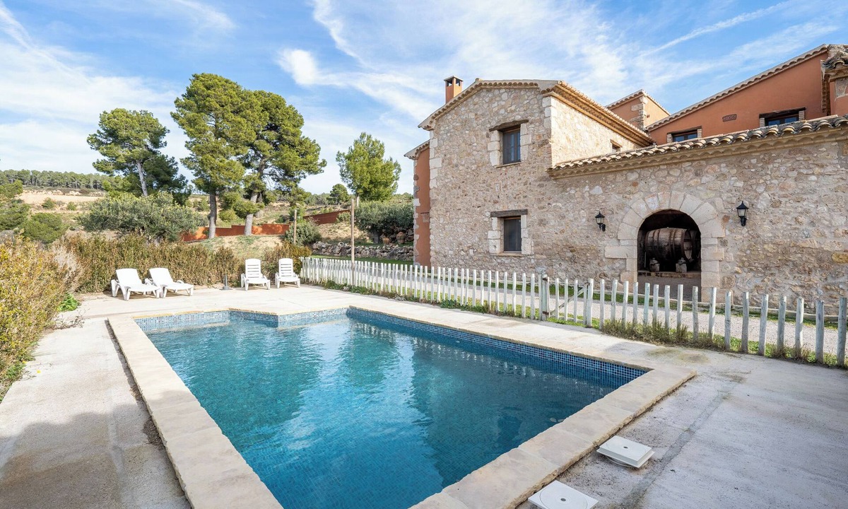 Torrelles de Foix Apartment | Apartment 'Mas Colom-Can Cruset' with Mountain View, Private Pool and Wi-Fi