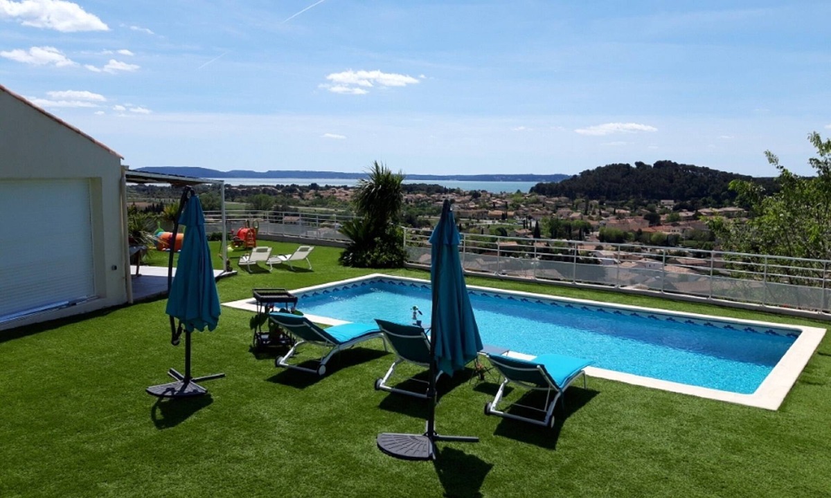 Saint-Chamas Apartment | Apartment with pool and magnificent views in the South of France