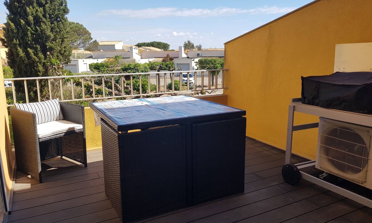 Cap d'Agde Apartment | APARTMENT WITH TERRACE WIFI AIR CONDITIONING ACCESS TO THE BEACH 150 M AWAY