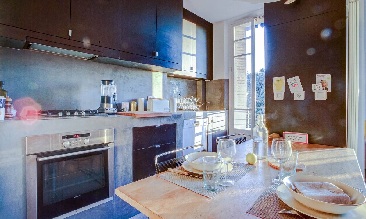 Les Cinq Avenues Apartment | Architect Apartment Overlooking Zoo and the Good Mother