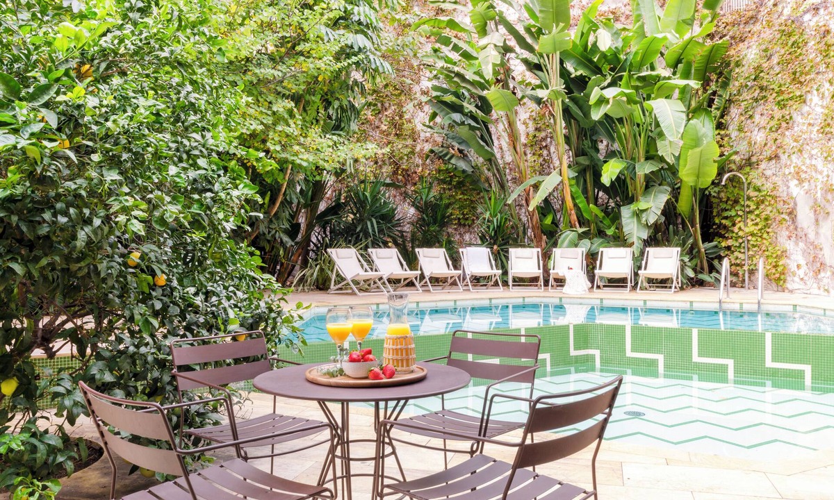 L'Antiga Esquerra de l'Eixample Apartment | Aspasios Garden Apartments