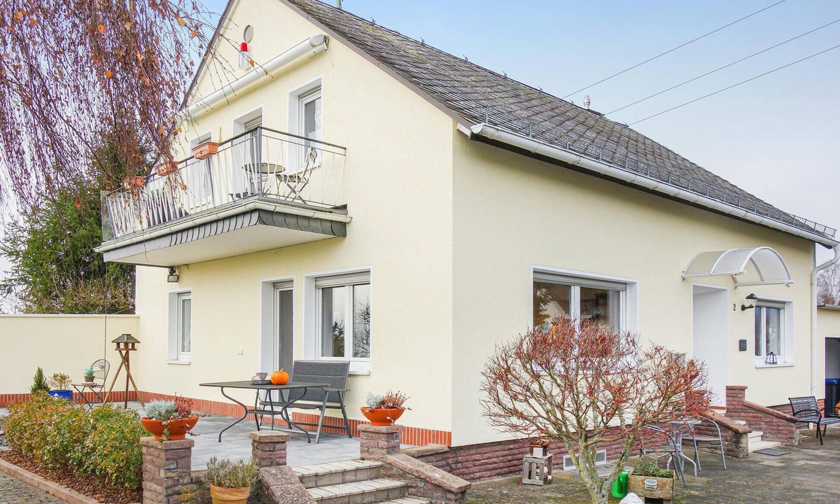Hunerbach House | Awesome home in Müllenbach with kitchen