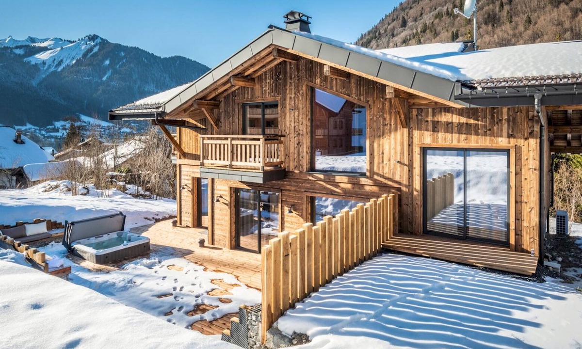 Montriond Ski Chalet | AZOBE - Large Chalet with Hot Tub and Sauna