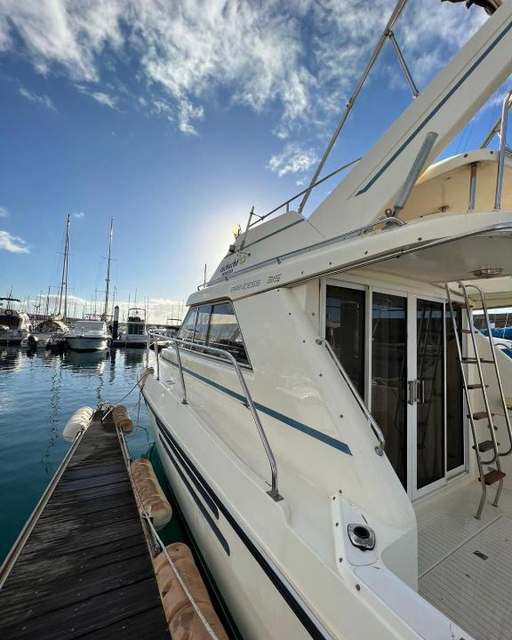 Puerto Calero Boat Rental | Barco Princess Cachucho Fly