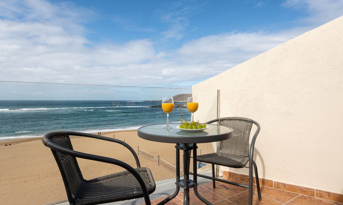 Las Palmas de Gran Canaria Apartment | Beachfront Home Las Canteras 3 - Sea Views Terrace