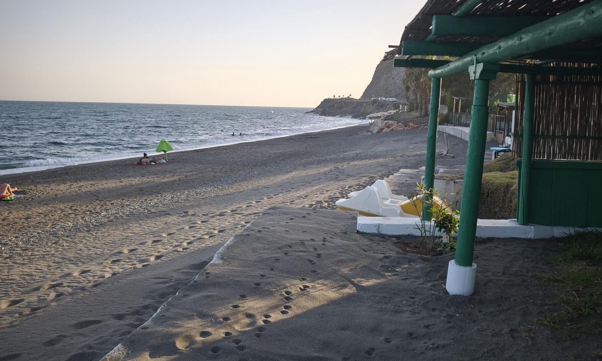 Almayate Bajo Villa | Beach house in Valle Niza with direct sea access and parking