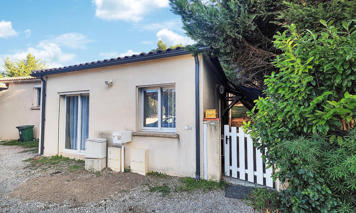 Nebian House | Beautiful home in Nébian with WiFi