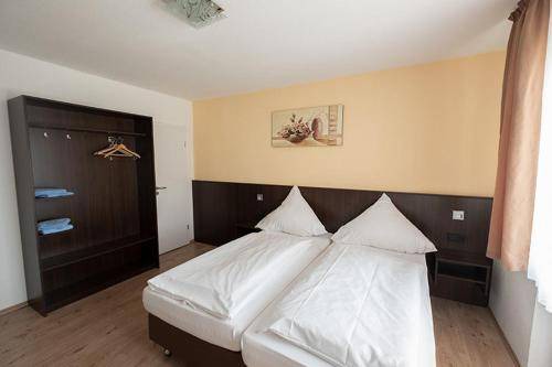 Rosbach vor der Hoehe Bed & Breakfast | Bed and breakfast ∙ 3 guests