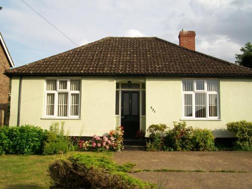 Bury St Edmunds House | Beech Tree Cottage with free parking