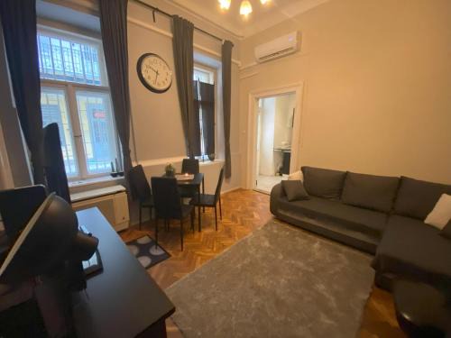 Palace District Apartment | Berger