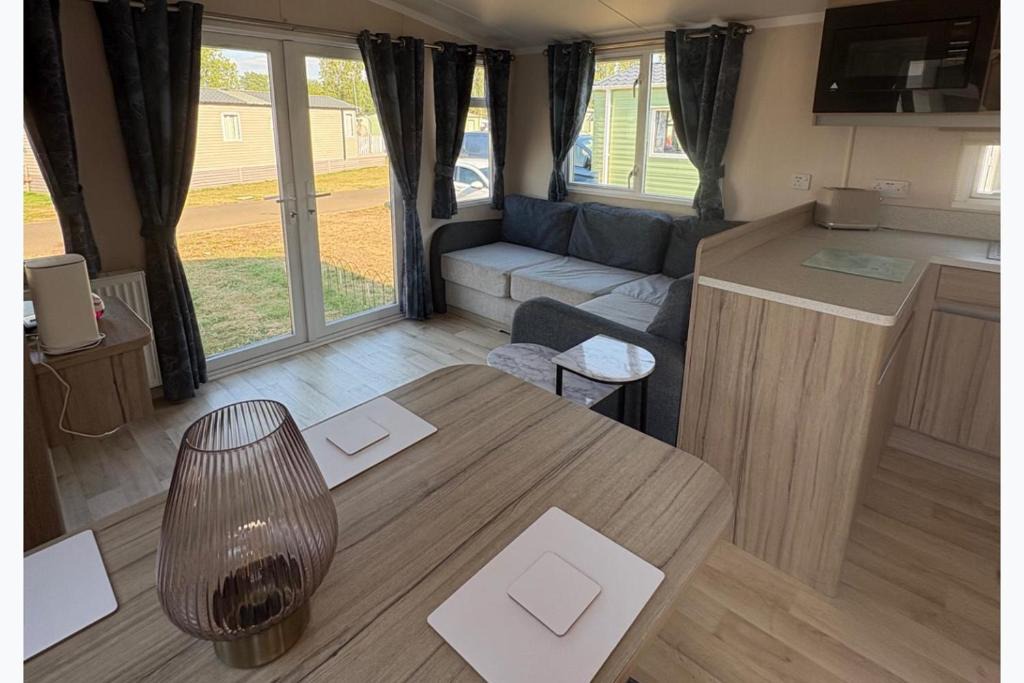 Great Houghton House | Billing Aquadrome 2-Bed Caravan Sleeps 6 Parking