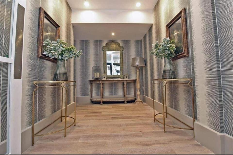 Colchester Apartment | Blanco Uno